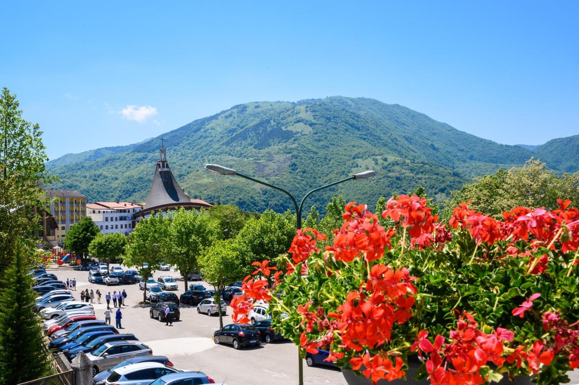 Ristorante Albergo Gerardo Di Masi Caposele Bagian luar foto