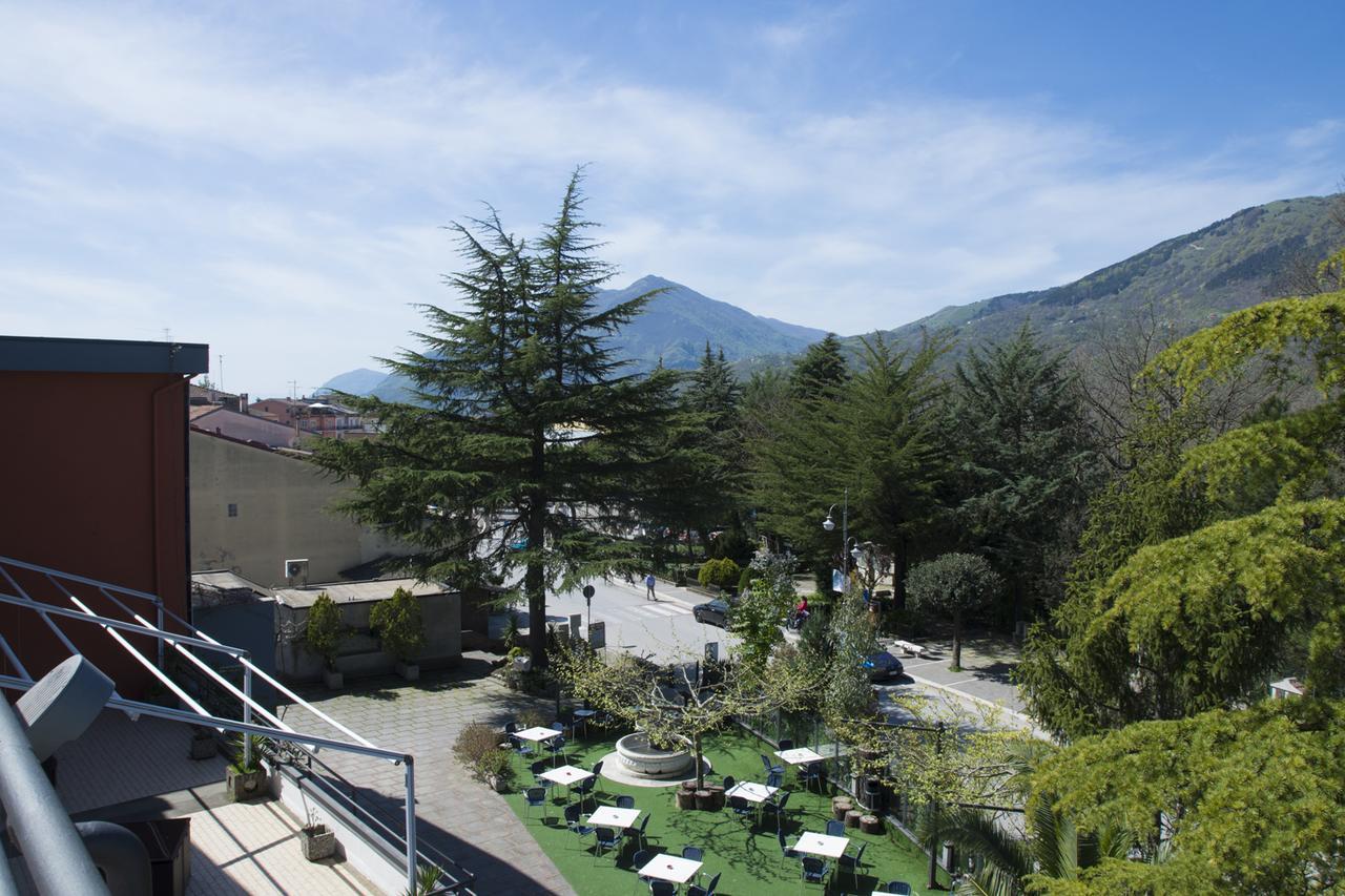 Ristorante Albergo Gerardo Di Masi Caposele Bagian luar foto