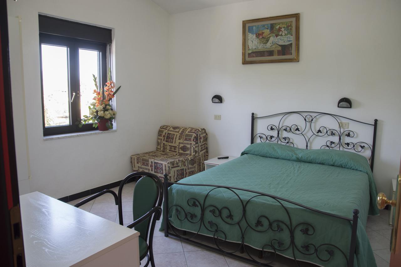 Ristorante Albergo Gerardo Di Masi Caposele Bagian luar foto