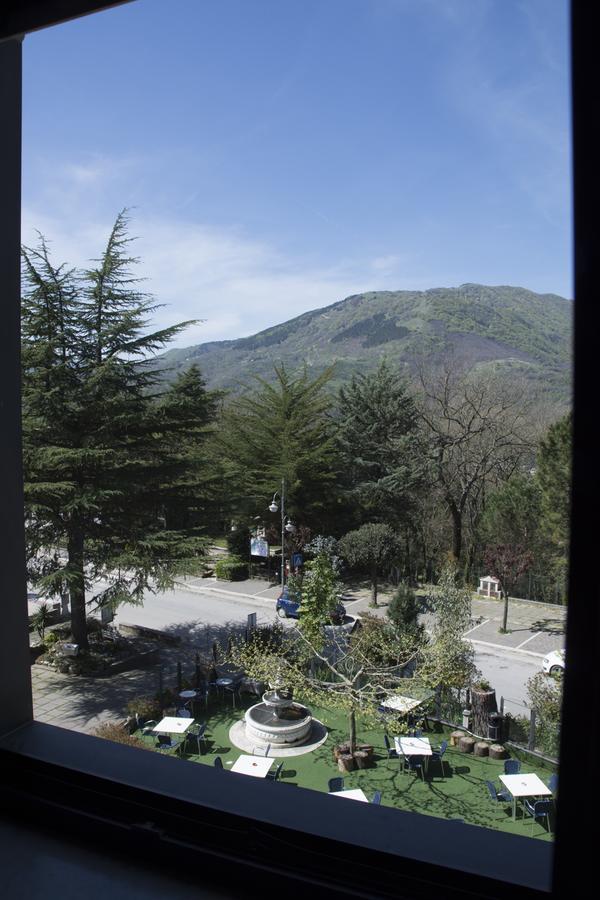 Ristorante Albergo Gerardo Di Masi Caposele Bagian luar foto