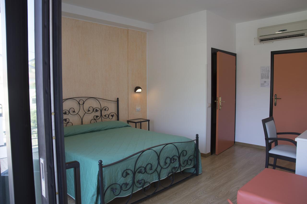 Ristorante Albergo Gerardo Di Masi Caposele Bagian luar foto